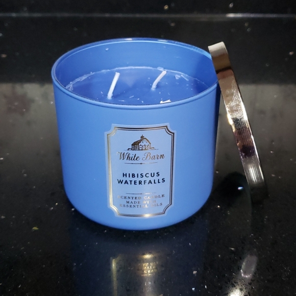 New BBW 3 Wick Candle- Hibiscus Waterfalls